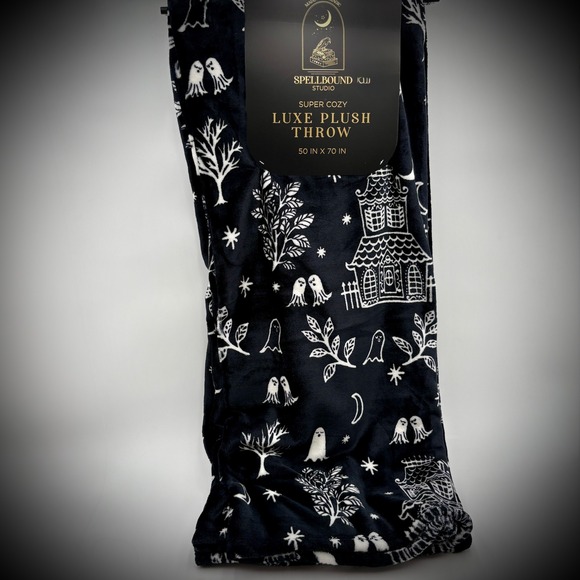 Spellbound Studio Halloween Throw Blanket Black Luxe Cozy Ghosts Haunted House - Picture 1 of 7